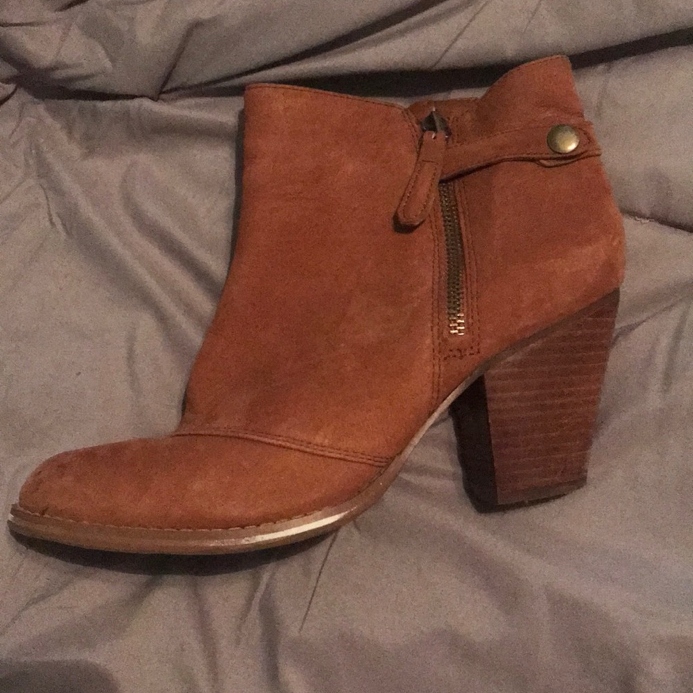 Gianni Bini booties
